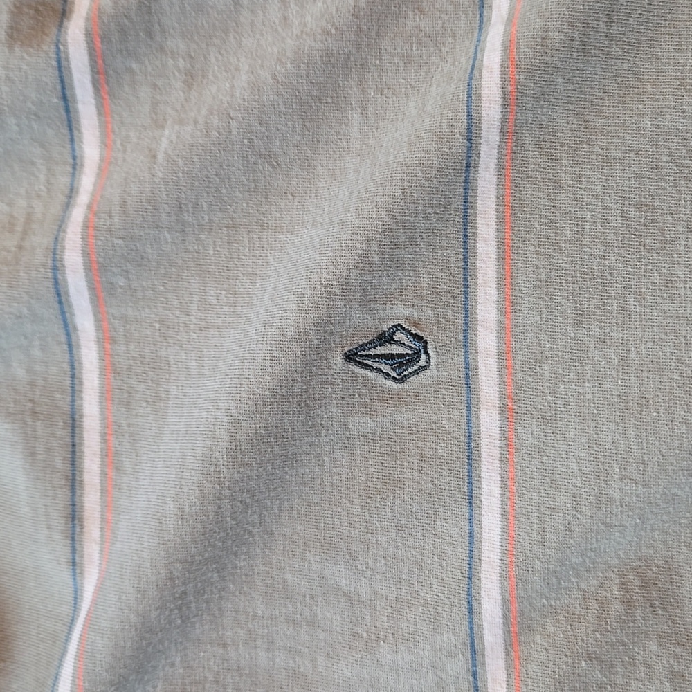 LIKE NEW! Men's VOLCOM Shirt Size L - Picture 2 of 3
